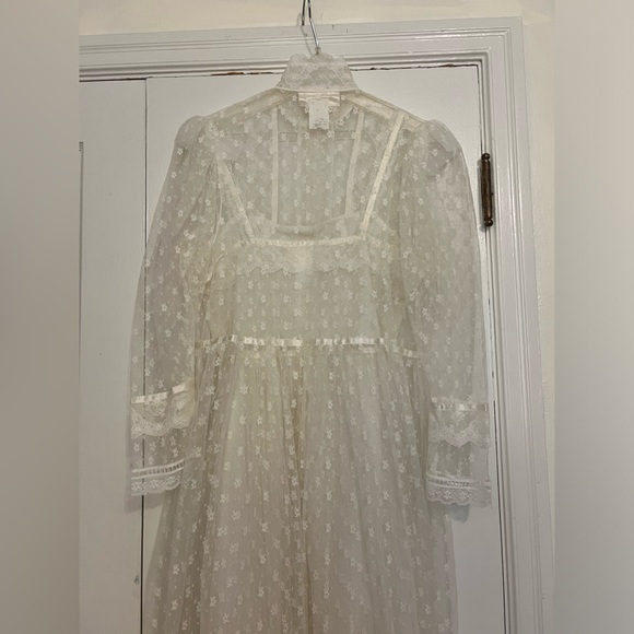 Vintage Gunne Sax 2 piece dress / lace slip and lace peignoir set - Picture 15 of 16